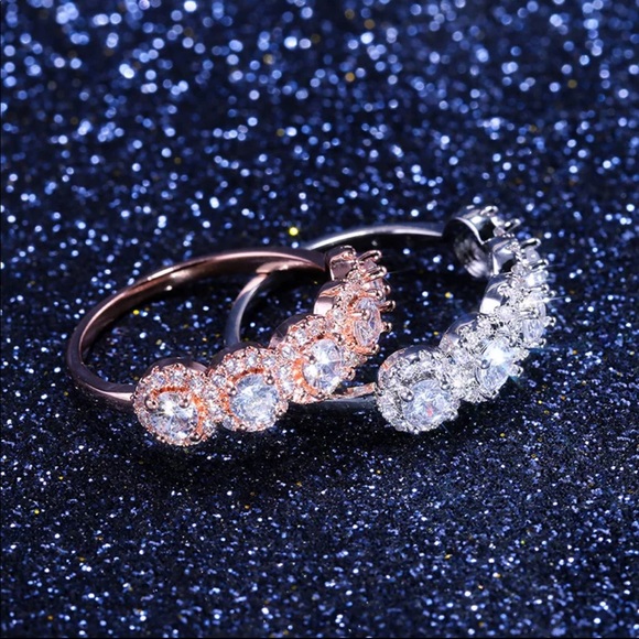 *NEW* Rose Gold Diamond Women’s Ring - Picture 2 of 2